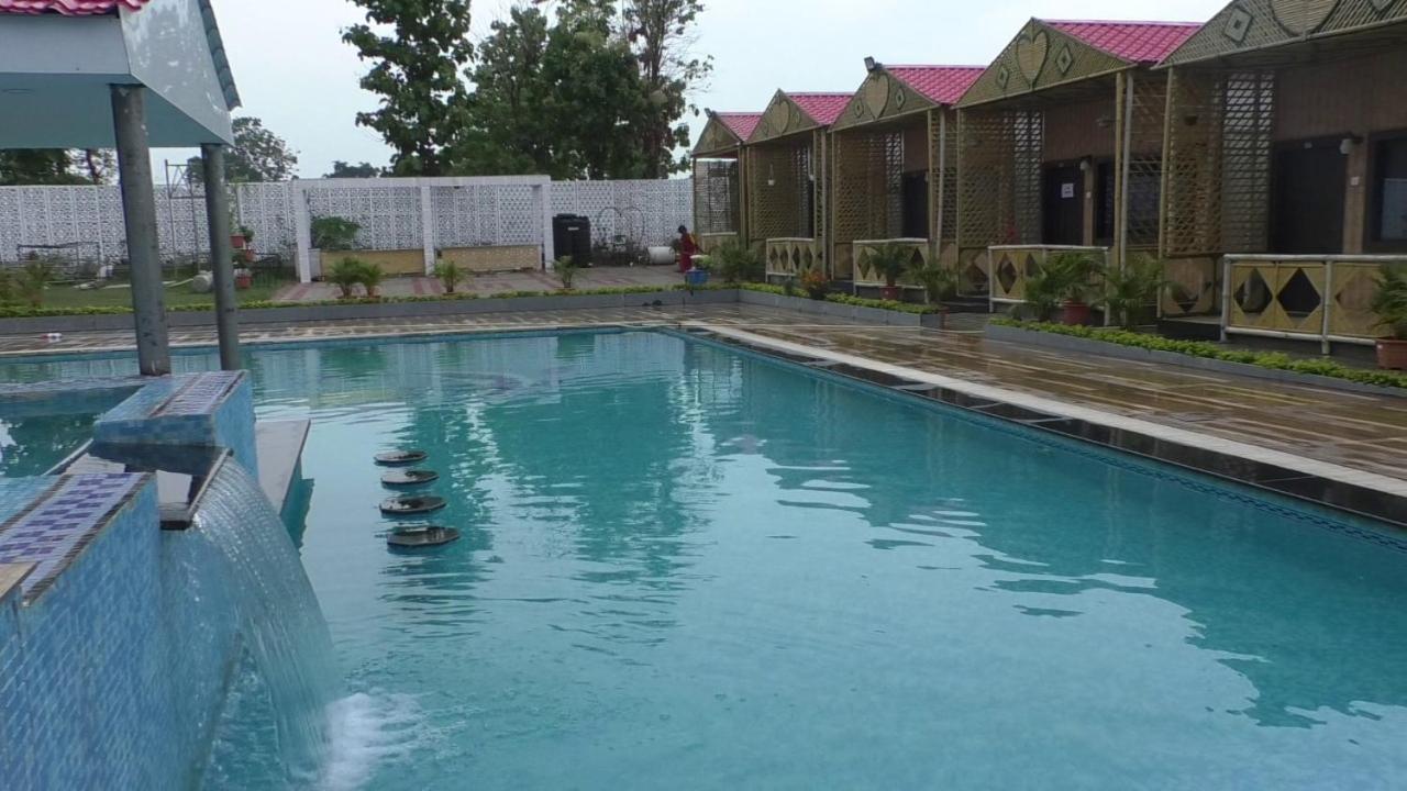 Midwaay Resort Patratu エクステリア 写真