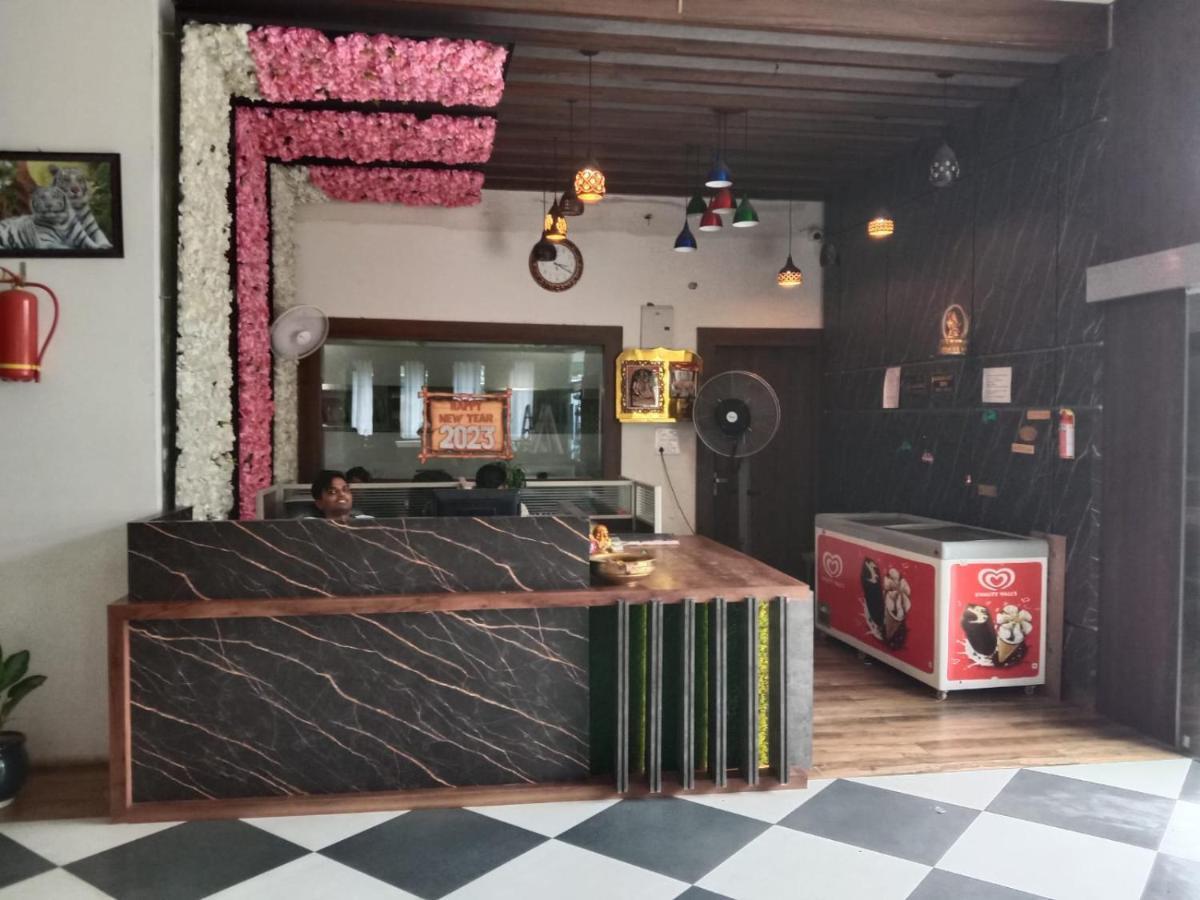 Midwaay Resort Patratu エクステリア 写真
